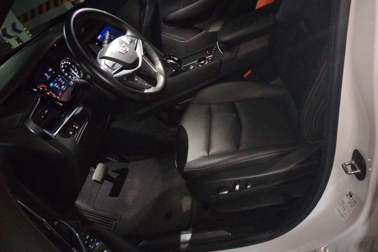 Used Cadillac XT5 2022 2.0T Two-Wheel Drive Luxury Version Left Front Seat