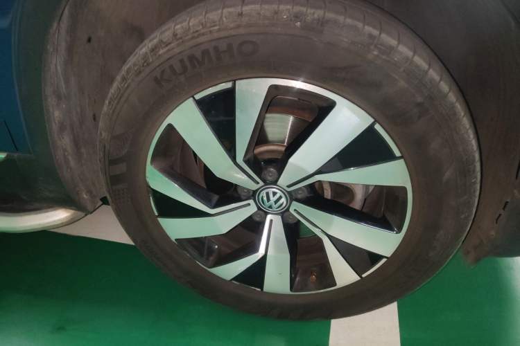 Used Volkswagen Tayron 2019 330TSI Two-Wheel-Drive Luxury Version China V Emission Standard Right Front Wheel Hub