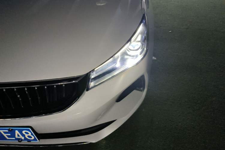Used Geely Auto Emgrand 2023 4th Generation Champion Edition 1.5L CVT Prestige Model Left Front Headlight