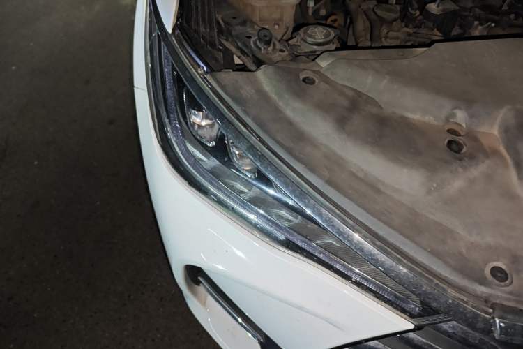 Used BYD Song MAX 2018 1.5T Automatic Smart Connect Luxury 6-Seater Right Front Headlight