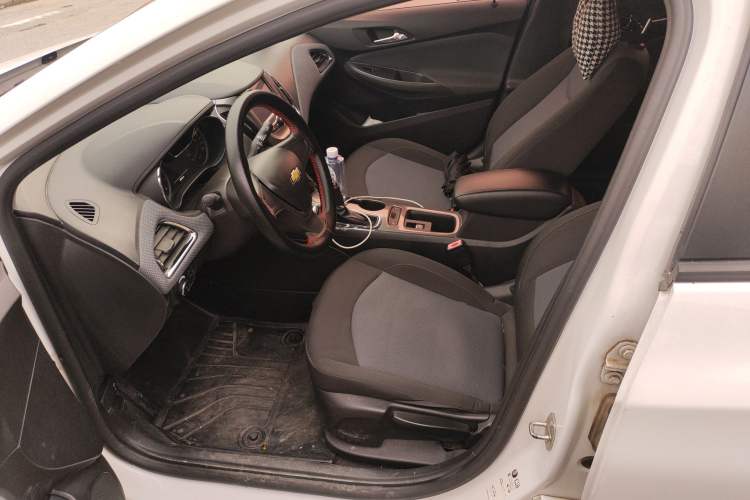 Used Chevrolet Cruze 2018 320 Automatic Pioneer Sunroof Edition
