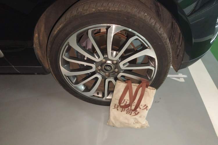 Used Land Rover Range Sport 2021 3.0 L6 SE Right Front Wheel Hub