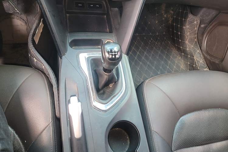 Used GAC Trumpchi GS4 2016 235T Manual Luxury Edition Gear Lever