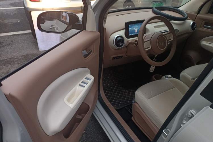 Used Wuling Hongguang MINIEV 2025 Four-Door Version Advanced Edition Driver Seat