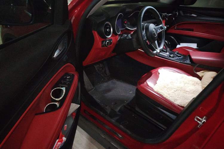 Used Alfa Romeo Stelvio 2017 2.0T 200HP Luxury Edition
