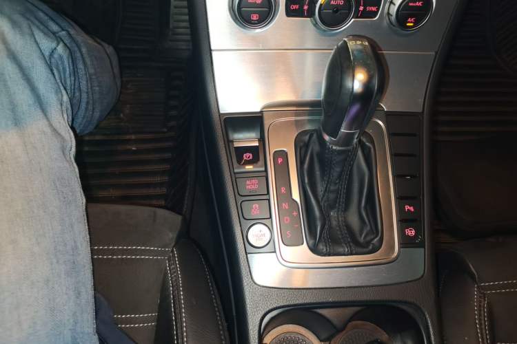 Used Volkswagen FAW-Volkswagen CC 2015 2.0 TSI Luxury Model Gear Lever