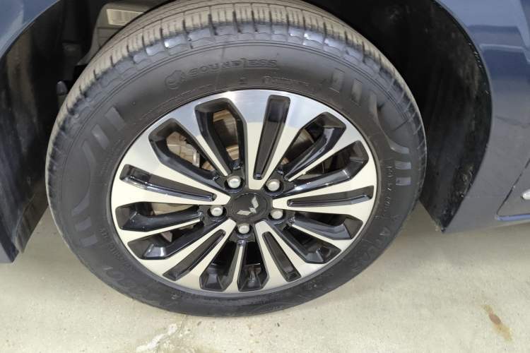 Used Wuling Jiachen 2022 1.5T CVT Deluxe Flagship Edition Left Front Wheel Hub