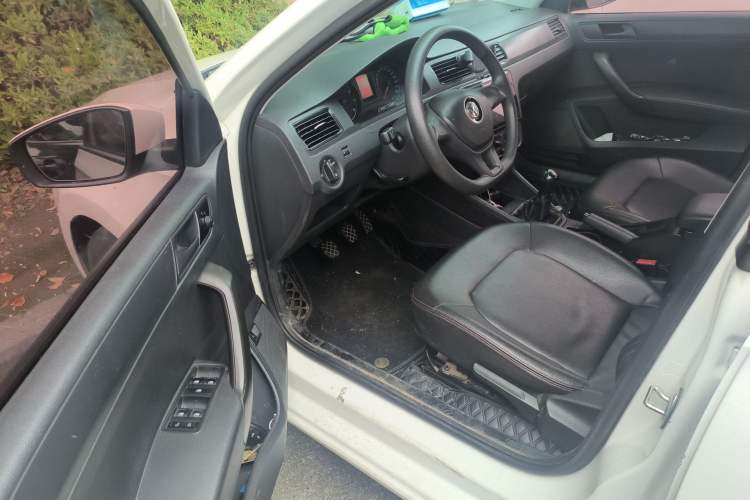 Used Volkswagen Santana 2016 1.6L Manual Fashion Edition Driver Seat