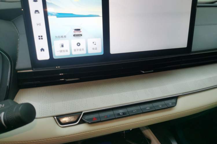 Used Geely Auto Emgrand L HiP 2022 1.5TD-DHT Pro 100KM Super Swift Audio And AC Panel