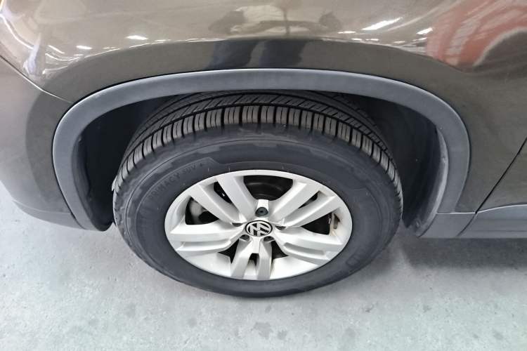 Used Volkswagen Tiguan 2016 300TSI Automatic Two-Wheel Drive Trend Edition Left Front Wheel Hub