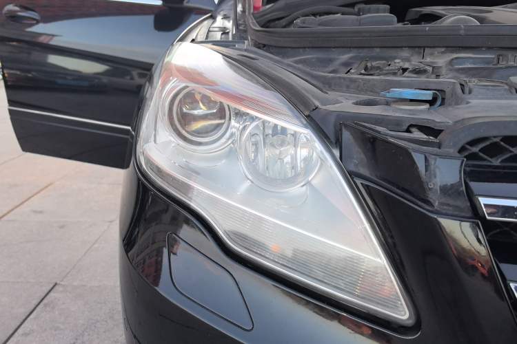 Used Mercedes-Benz R-Class 2011 R 300 L Business Model Right Front Headlight