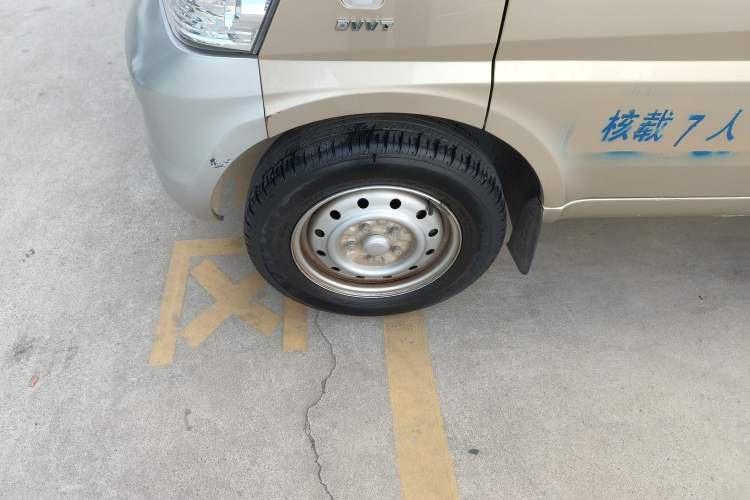 Used Wuling Rongguang 2021 1.5L Extended Standard Version with Air Conditioning – L3C Left Front Wheel Hub