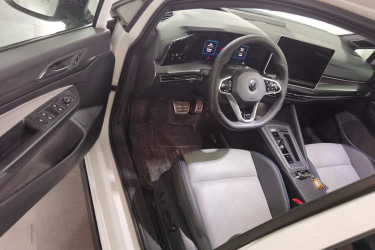 Used Volkswagen Golf 2025 300TSI R-Line