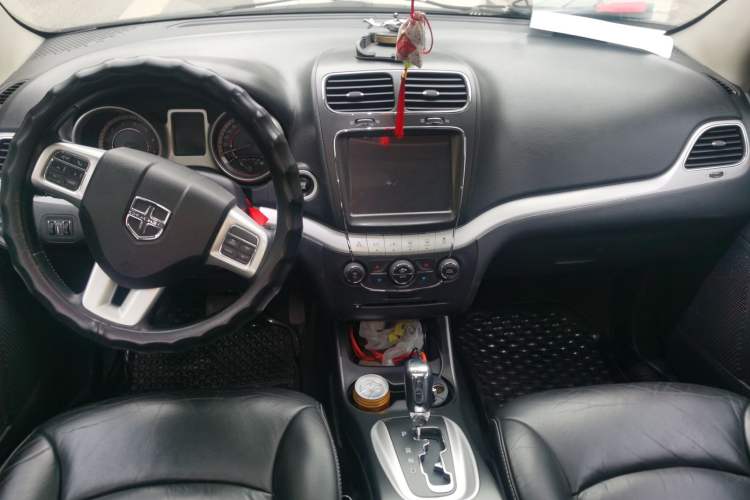 Used Dodge Journey 2013 2.4L Two-Wheel Drive Luxury Version
