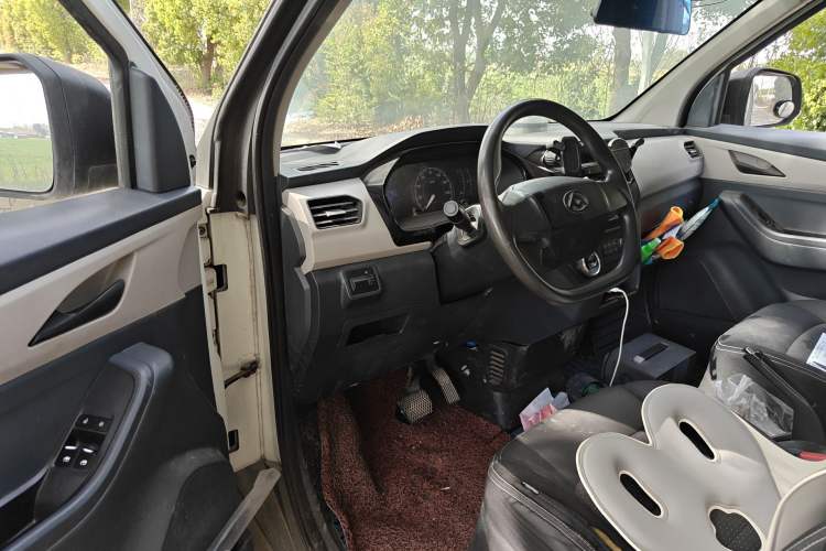 Used SAIC MAXUS EV30 2021 Pure Electric Smart Logistics Expert with Long Wheelbase—CATL