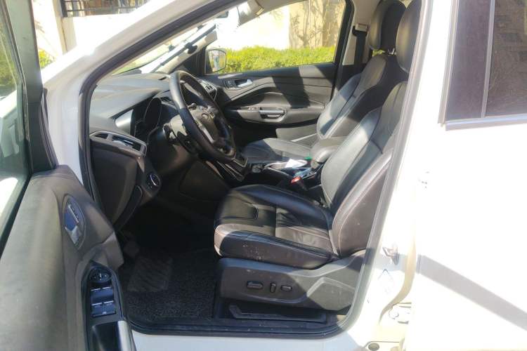 Used Ford Kuga 2013 2.0L GTDi Four-Wheel-Drive Sport Model Left Front Seat