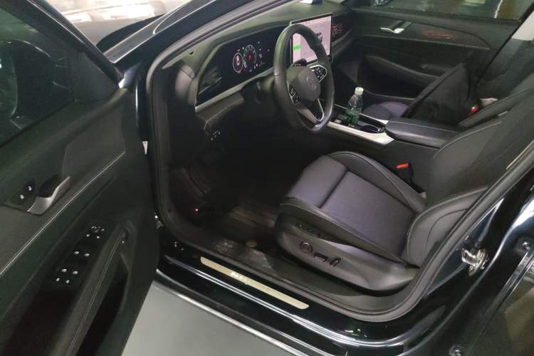 Used Volkswagen Passat 2025 Pro 380TSI Starry Dragon Edition Driver Seat