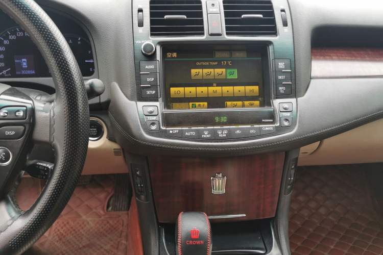 Used Toyota Crown 2010 3.0L Royal Saloon Audio And AC Panel
