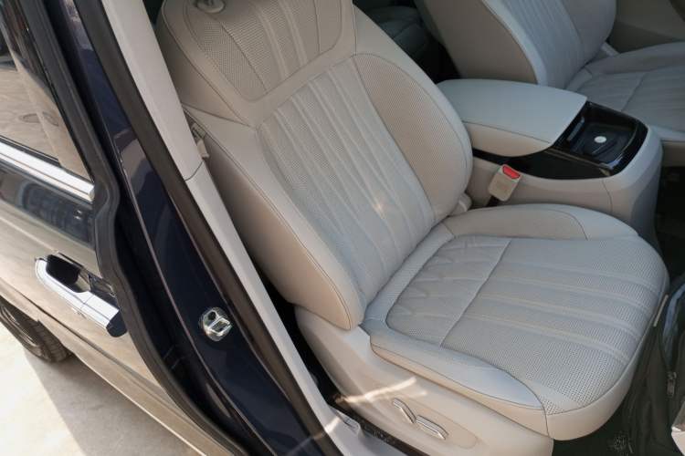 Used Roewe iMAX8 2023 400TGI Comfort Edition