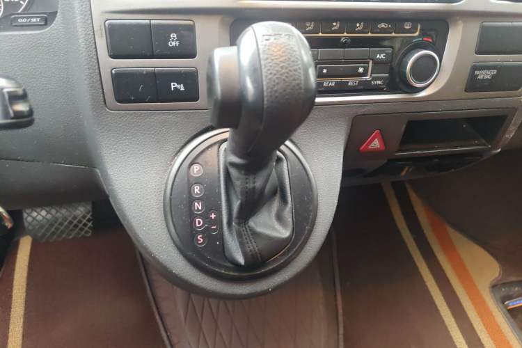 Used Volkswagen Caravelle 2014 2.0 TSI Four-Wheel Drive Comfort Edition