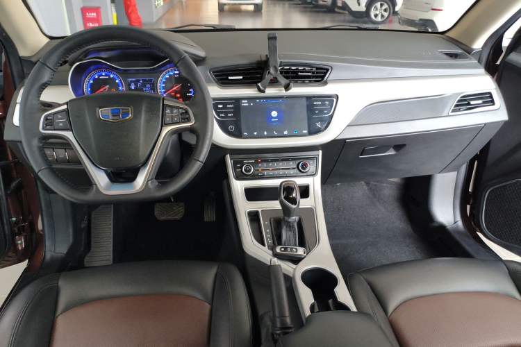 Used Geely Auto Vision 2018 1.5L Automatic Happiness Edition Center Console