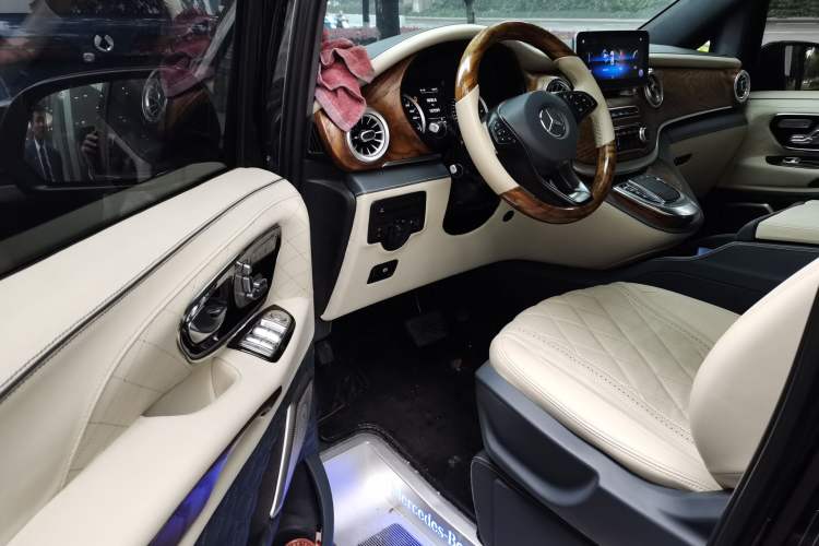 Used Mercedes-Benz V-Class 2021 V 260 L Long Wheelbase Prestige Edition Driver Seat