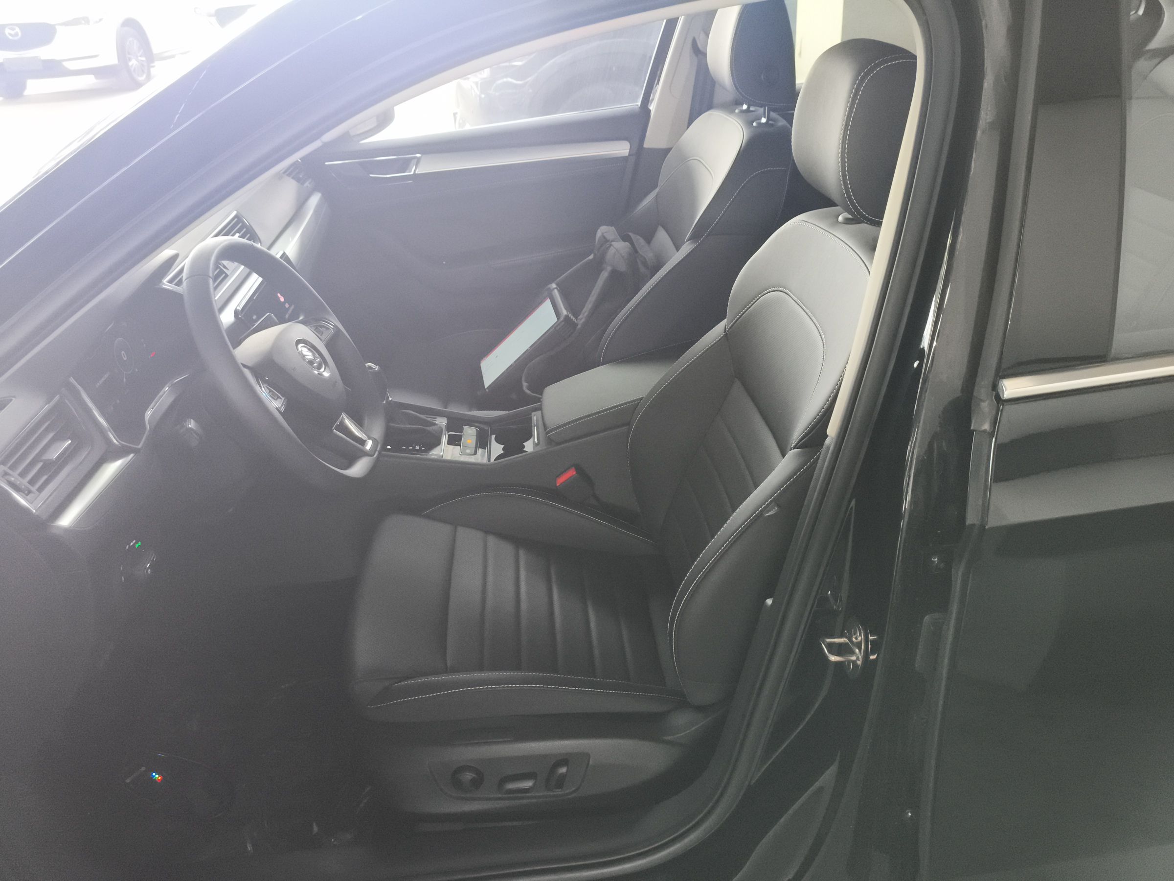 Переднее сиденье в автомобиле