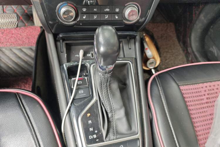 Used Roewe RX3 2018 1.6L CVT Flagship Edition Gear Lever