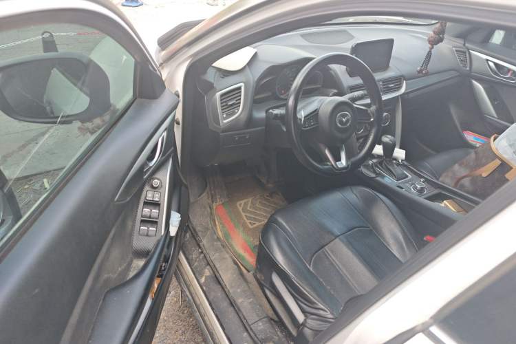 Used Mazda CX-4 2018 2.0L Automatic Two-Wheel Drive Blue Sky Dynamic Version China VI Standard Driver Seat