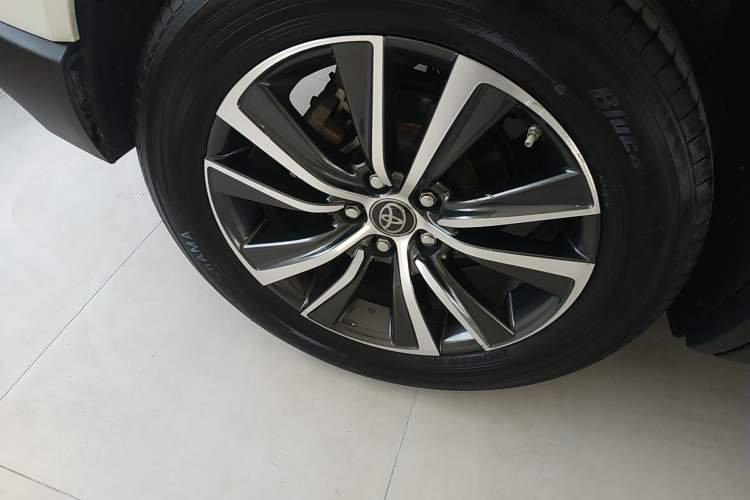 Used Toyota Harrier 2022 2.0L CVT Two-Wheel Drive Luxury Edition
