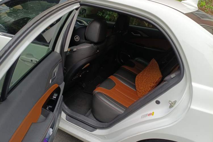 Used BYD Qin New Energy 2015 1.5T Dual-Crown Flagship Plus Edition
