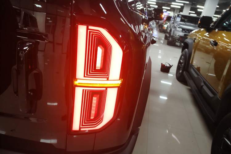 Used Formula Leopard Leopard 5 2023 Explore Edition
