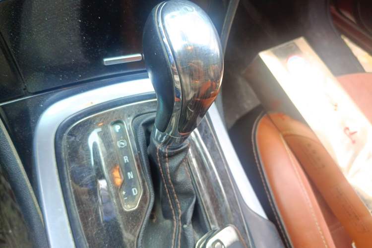 Used Buick Regal 2015 1.6T Elite Tech Model Gear Lever