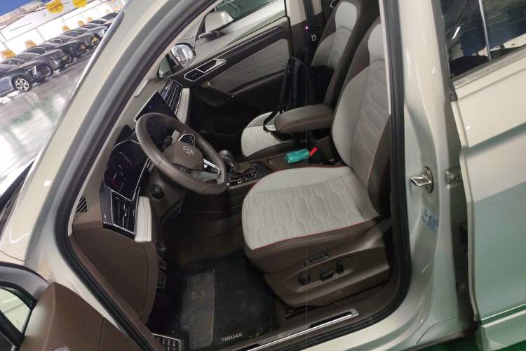 Used Volkswagen Tiguan L 2023 330TSI Automatic Two-Wheel Drive R-Line Flagship Edition