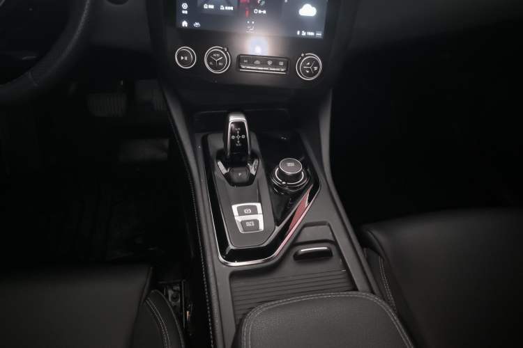 Used Lynk & Co 03 2021 1.5TD DCT JingPlus Gear Lever