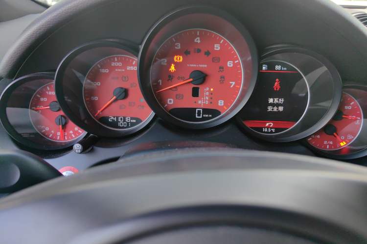 Used Porsche Cayenne 2011 Cayenne 3.0T Odometer Close Up