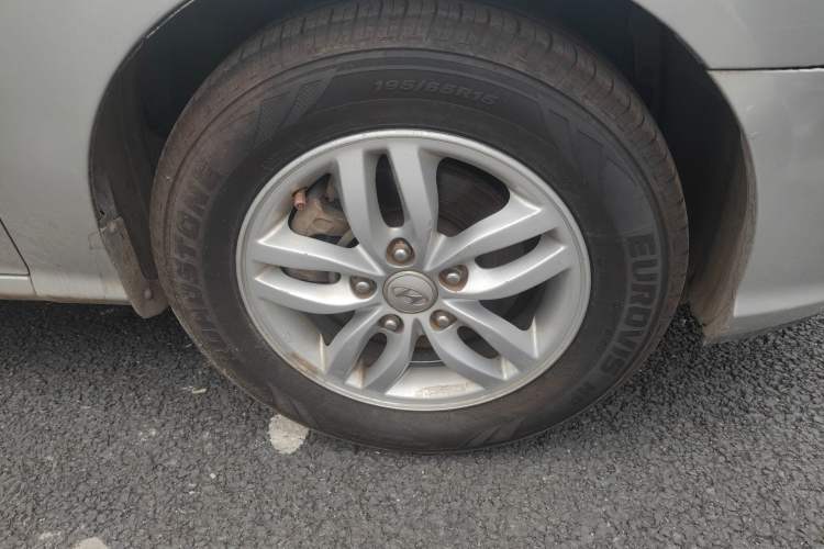 Used Hyundai Celesta 2011 1.6L Manual Luxury Model Right Front Wheel Hub