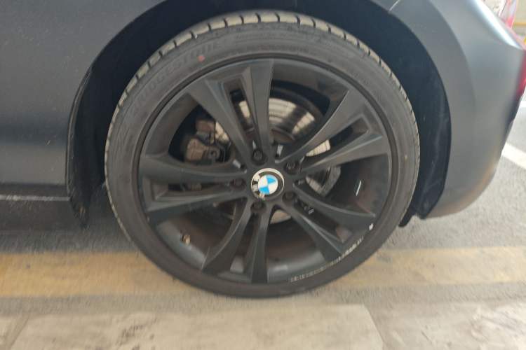 Used BMW 2 Series 2019 225i Convertible Coupe Sports Design Package Right Front Wheel Hub