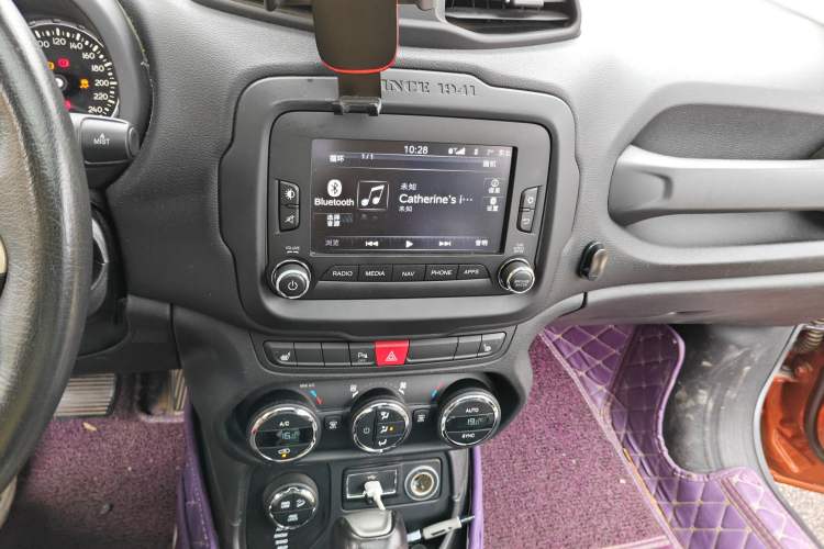 Used Jeep Renegade 2017 180TS Automatic All-Wheel Drive Versatile Edition Audio And AC Panel