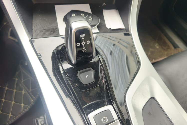 Used Lynk & Co 01 2019 2.0T Two-Wheel Drive Zhaopu Version China VI Standard Gear Lever