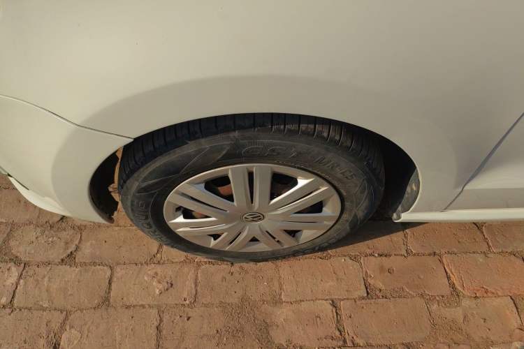 Used Volkswagen Polo 2016 1.4L Manual Fashion Model Exterior 4