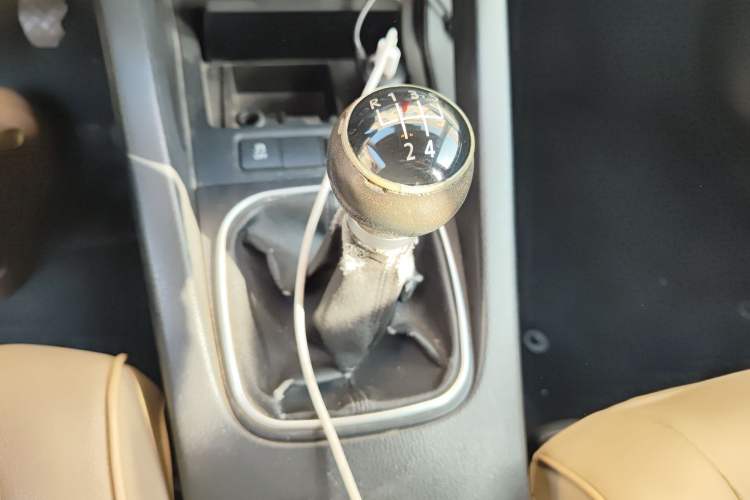 Used Volkswagen Sagitar 2011 1.6L Manual Comfort Version Gear Lever