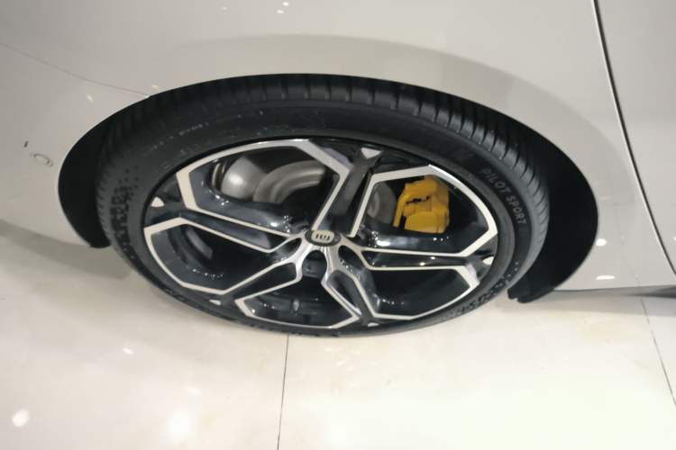 Used Xiaomi Auto SU7 2024 Rear-Drive Long-Range Intelligent Driving Version
