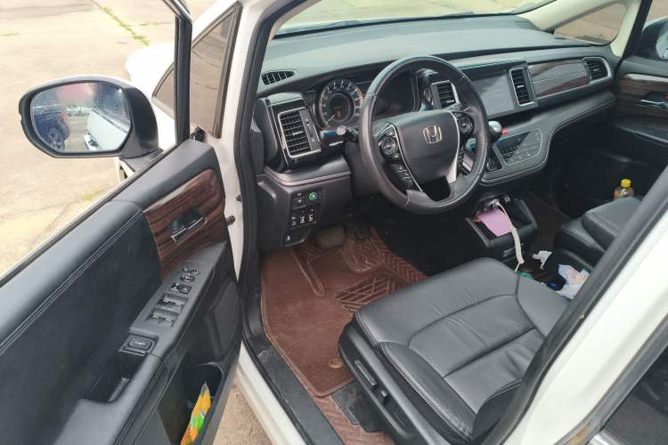 Used Honda Elysion 2016 2.4L Luxury Edition
