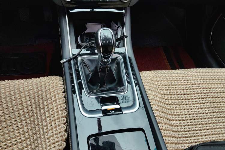 Used CHANGAN Eado 2018 High-Energy Edition 1.6L GDI Manual Pioneer Model China V Standard Gear Lever