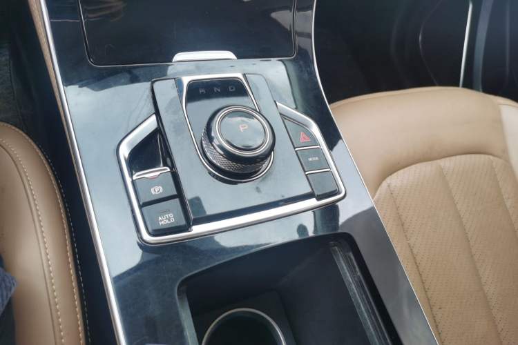 Used Sinotruk VGV VX7 2022 2.0T Automatic Industry-Customized Version HY4C20B Gear Lever