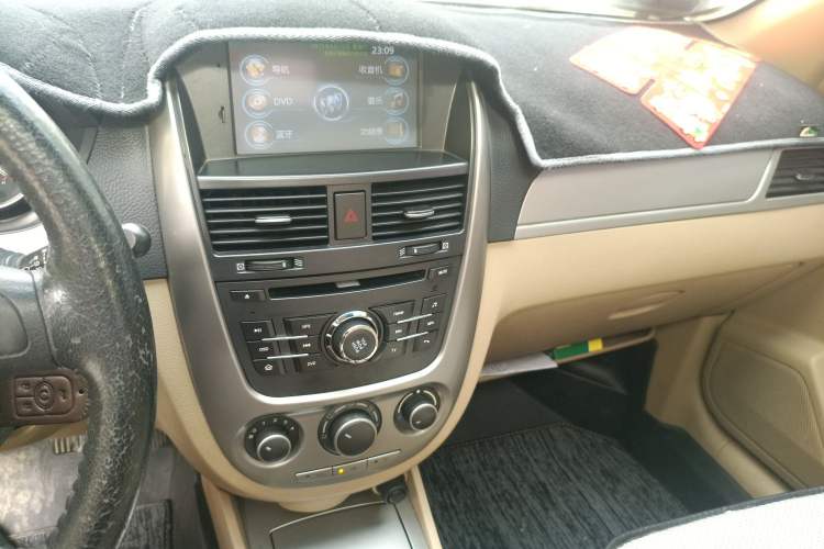 Used Buick Excelle 2011 1.6 LX-MT Audio And AC Panel