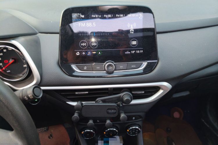 Used Chevrolet Trax 2019 Redline 325T Automatic Fun Edition China VI Standard Audio And AC Panel