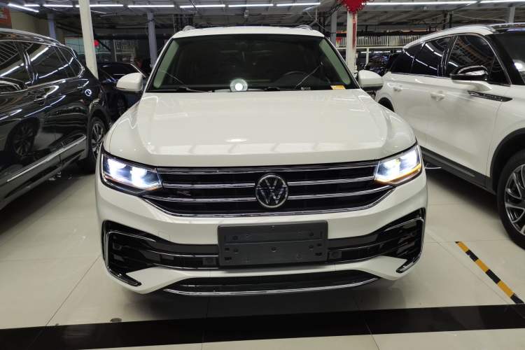 Used Volkswagen Tiguan L 2022 380TSI Automatic All-Wheel Drive R-Line Enhanced Comfort 7-Seater Front