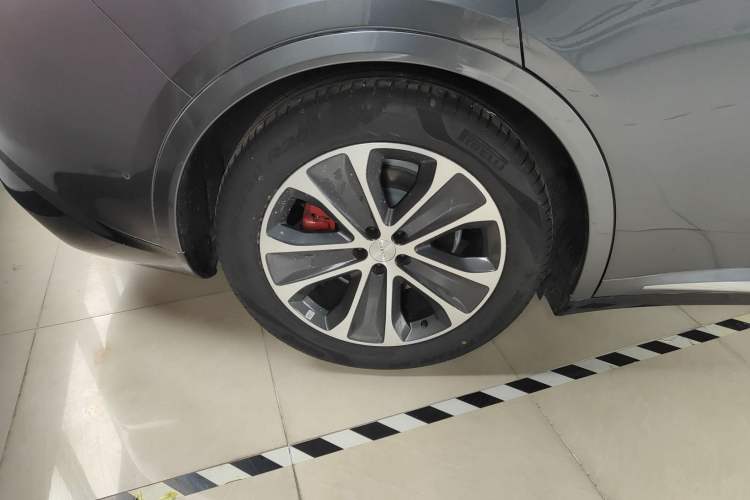 Used Hima Luxeed R7 2024 All-Electric 802 km Max Right Rear Wheel Hub